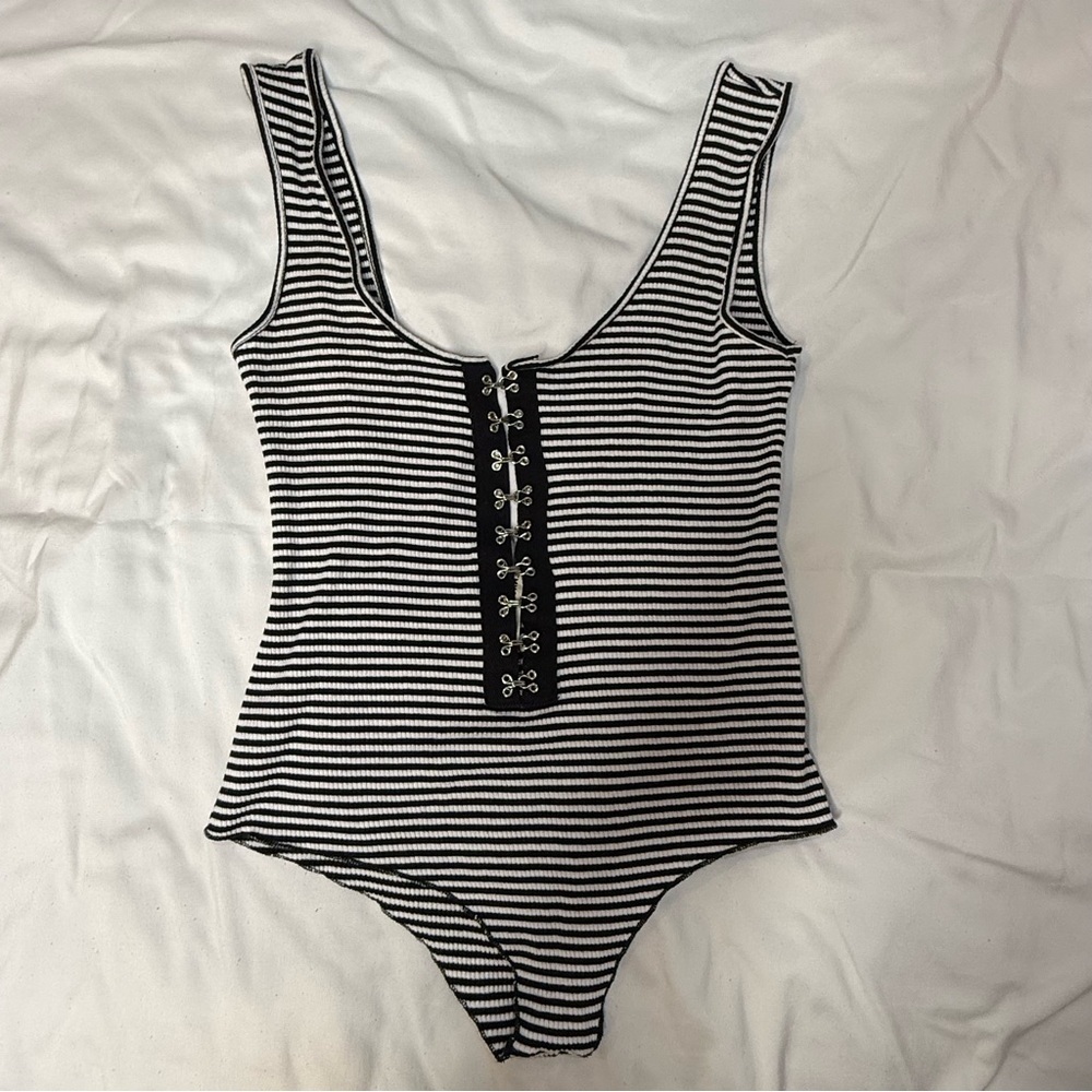 Emma & Sam rayon /spandex bl/white bodysuit medium - Picture 5 of 13